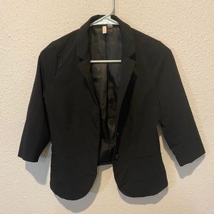 🛍 3/$20! Frenchi Black blazer S